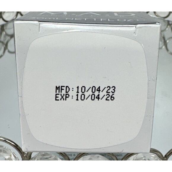 M.A.D. Skincare C4 INTENSIV BRIGHTENING SERUM 1oz NEW SEALED IN BOX Full Size - Picture 7 of 7